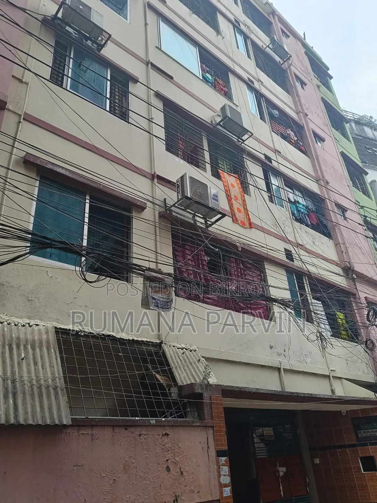 1050 Square Feet Ready Flat for Urgent Sale