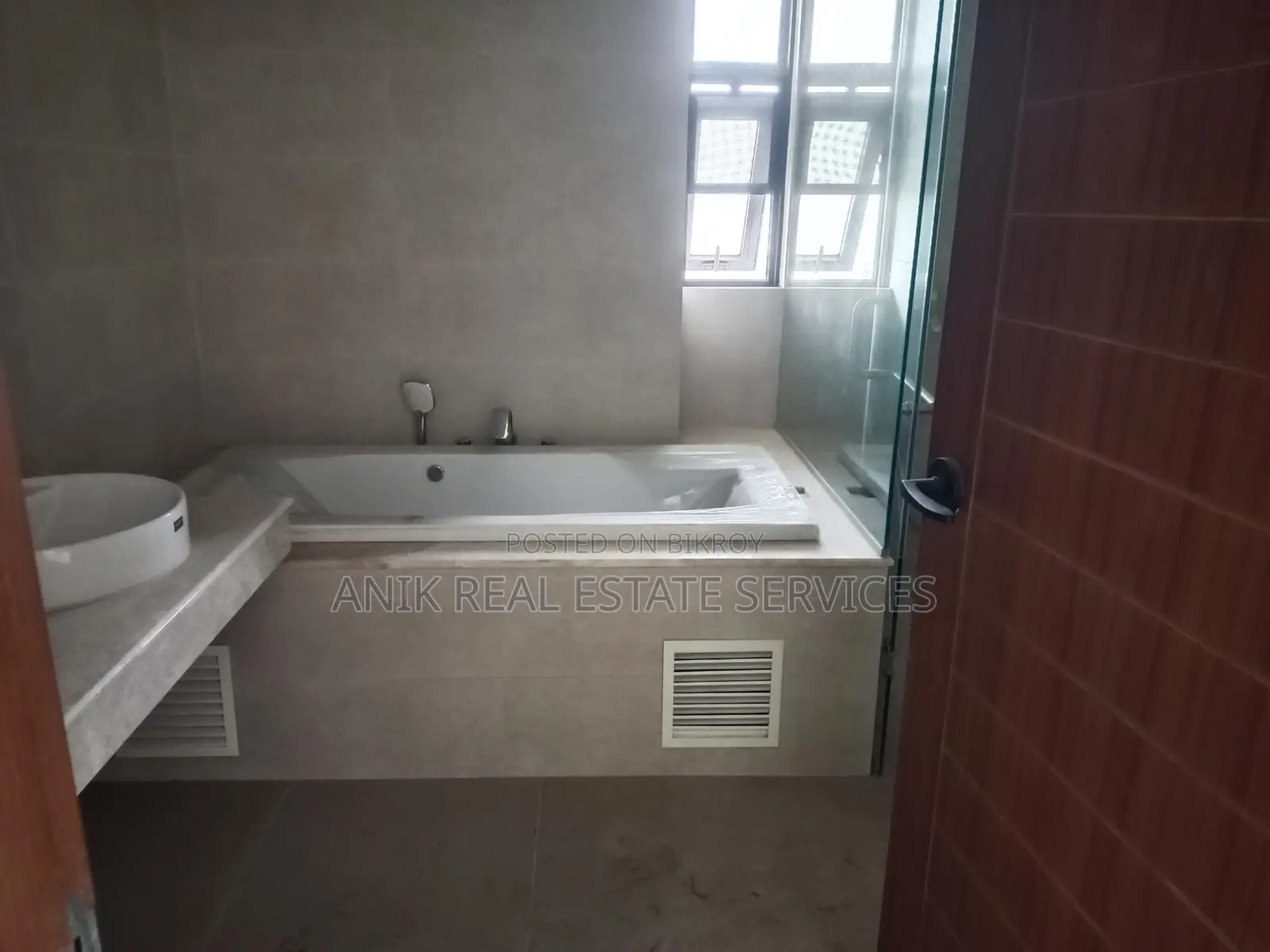 গুলশান ২-এ ভালো মানের ৪৫০০ বর্গফুটের আনফার্নিশড ফ্ল্যাট ভাড়া