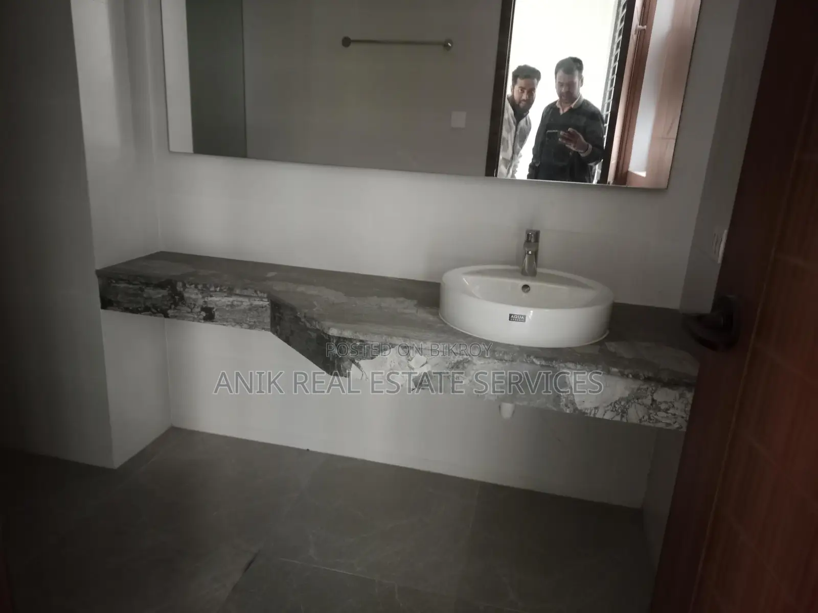 গুলশান ২-এ ভালো মানের ৪৫০০ বর্গফুটের আনফার্নিশড ফ্ল্যাট ভাড়া