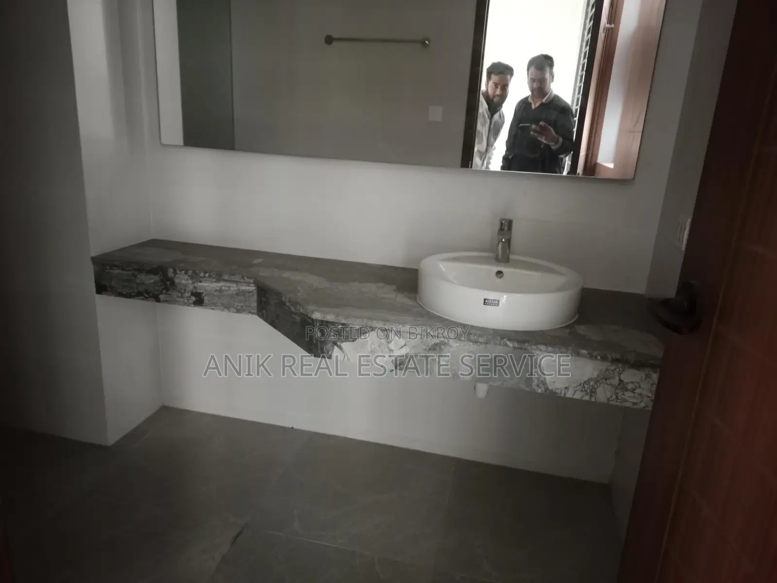 Good Quality 4500 Sft Un Farnised Flat Rent At Gulshan 2