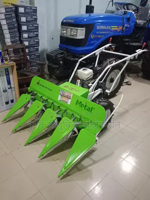 Paddy Harvesting Reaper Machine