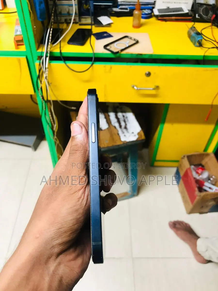 Apple iPhone 12 (Used)