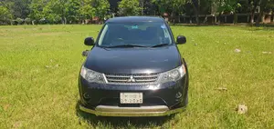 Mitsubishi Outlandar ` 2011