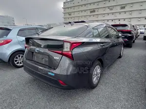 Toyota Prius S Safety Plus 2 Grey 2021