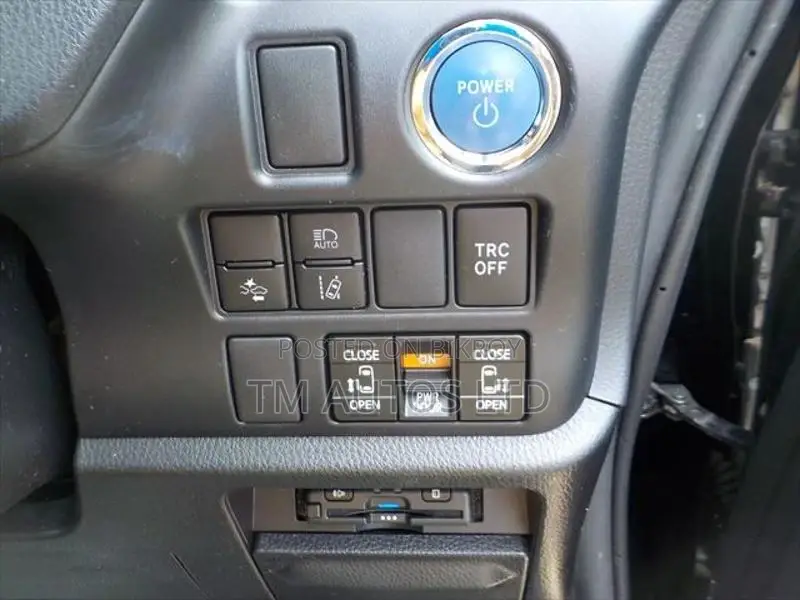 Toyota Esquire GI PKG 4.0 BLACK 2020