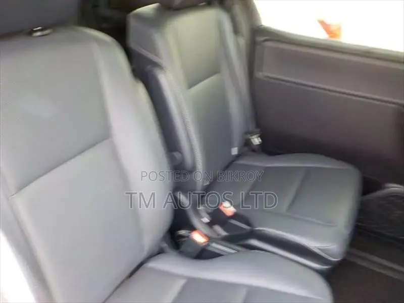 Toyota Esquire GI PKG 4.0 BLACK 2020