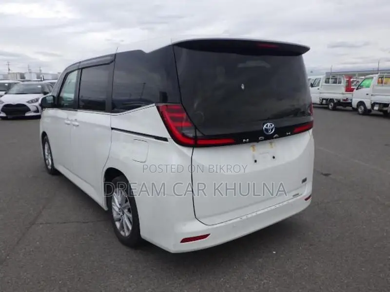 Toyota Noah Z Hybrid New shape 2023