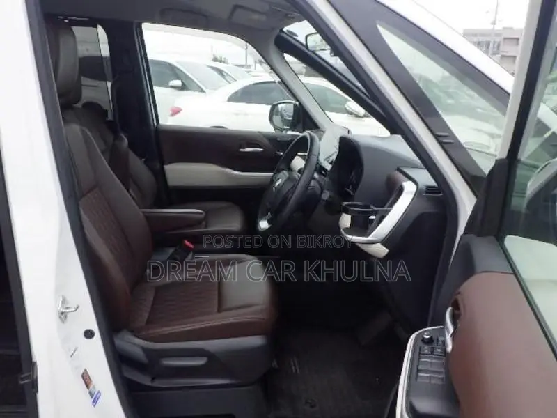 Toyota Noah Z Hybrid New shape 2023