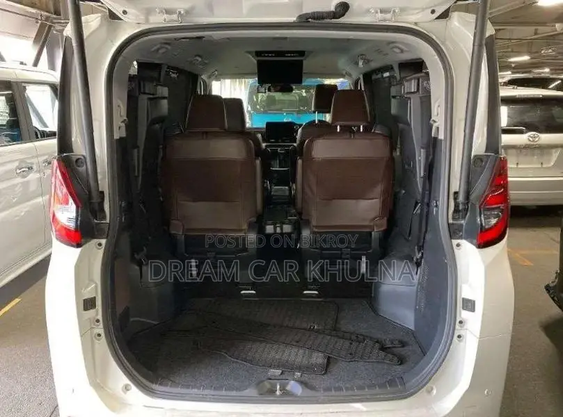 Toyota Noah Z Hybrid New shape 2023
