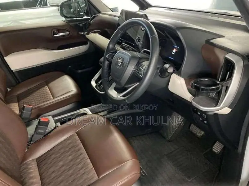 Toyota Noah Z Hybrid New shape 2023