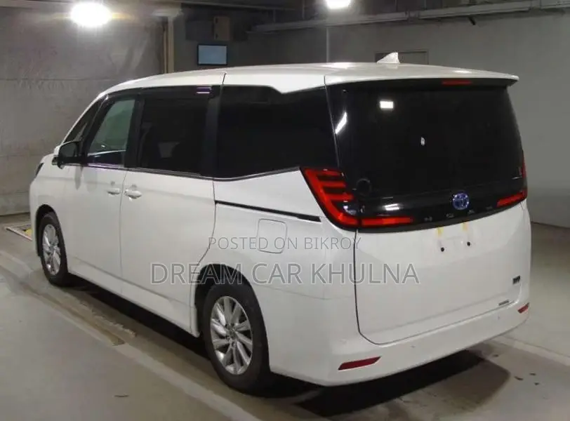 Toyota Noah Z Hybrid New shape 2023