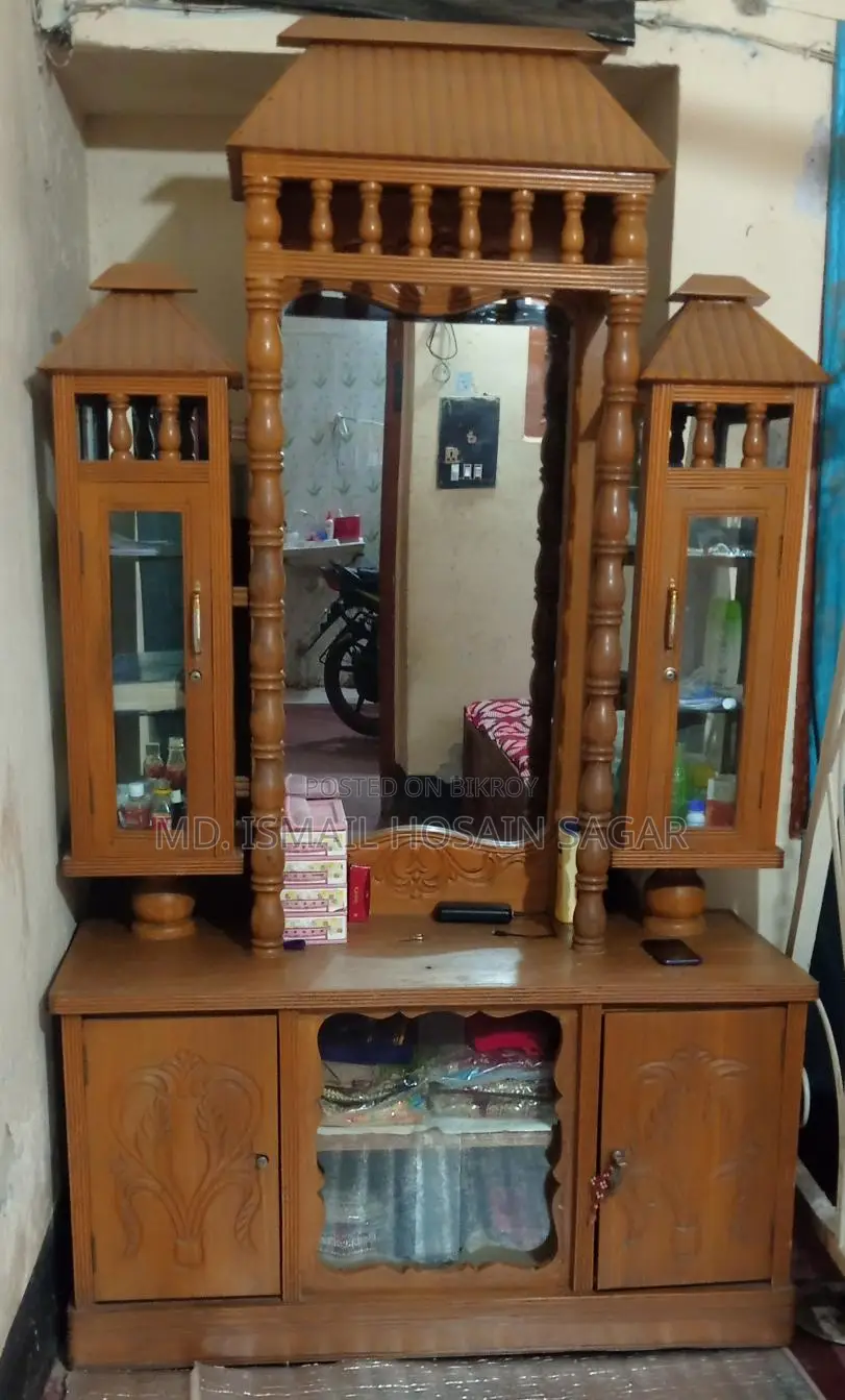 আকাশি কাঠের চৌচালা ড্রেসিং টেবিল