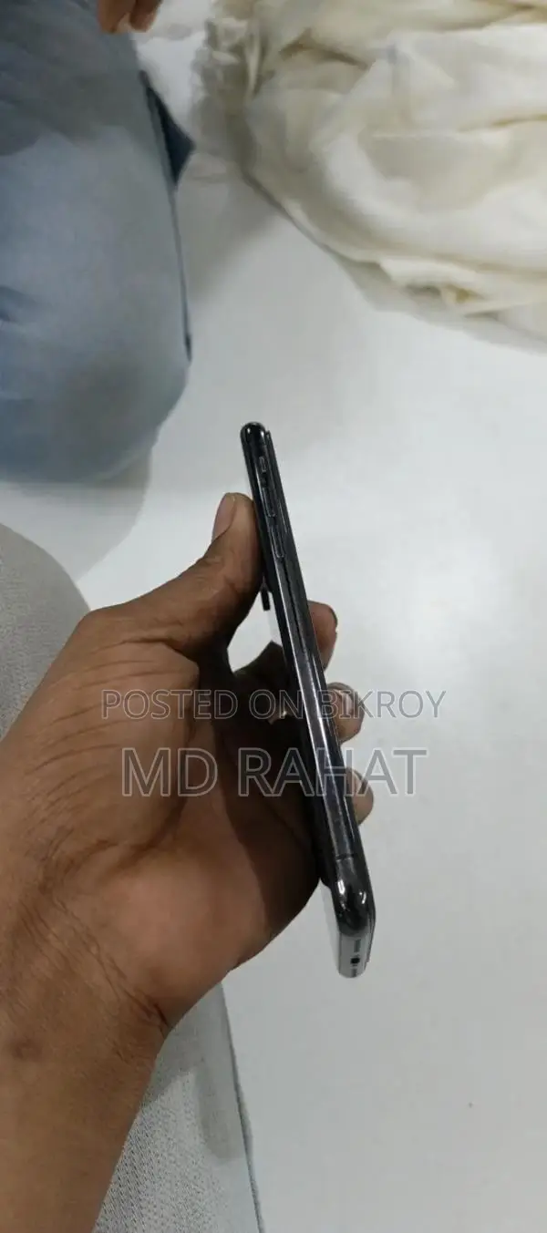 Apple iPhone X (Used)