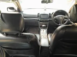 Toyota Premio M. CROP 2006