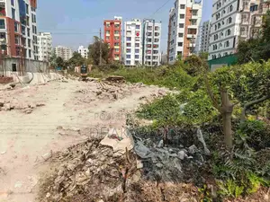 সেক্টর ১৫, এভিনিউ ৯-এ ১১০ ফুট প্রশস্ত রাস্তার পাশে ৬ কাঠার কমার্শিয়াল ডুয়াল-ফেসিং প্লট