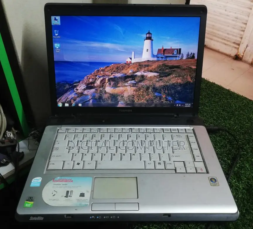 Laptop Toshiba 2GB Intel Celeron HDD 160GB