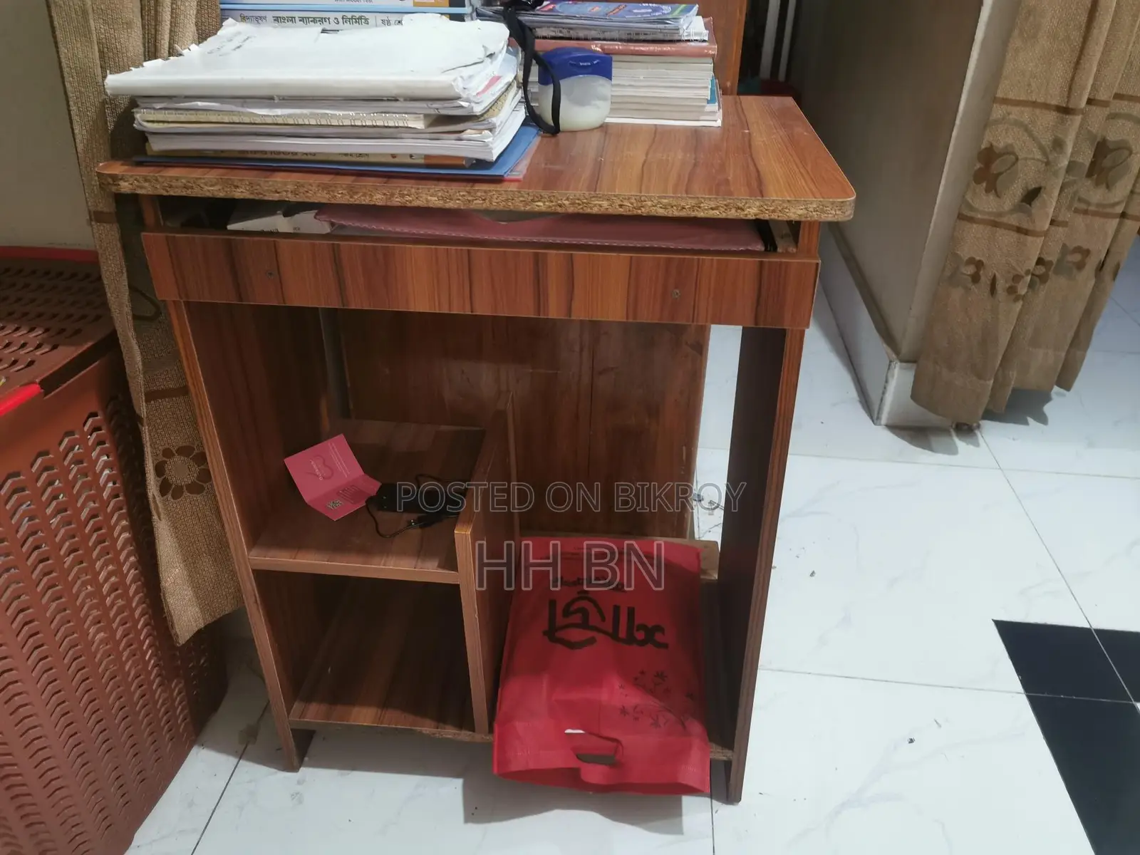 Pre-owned Table