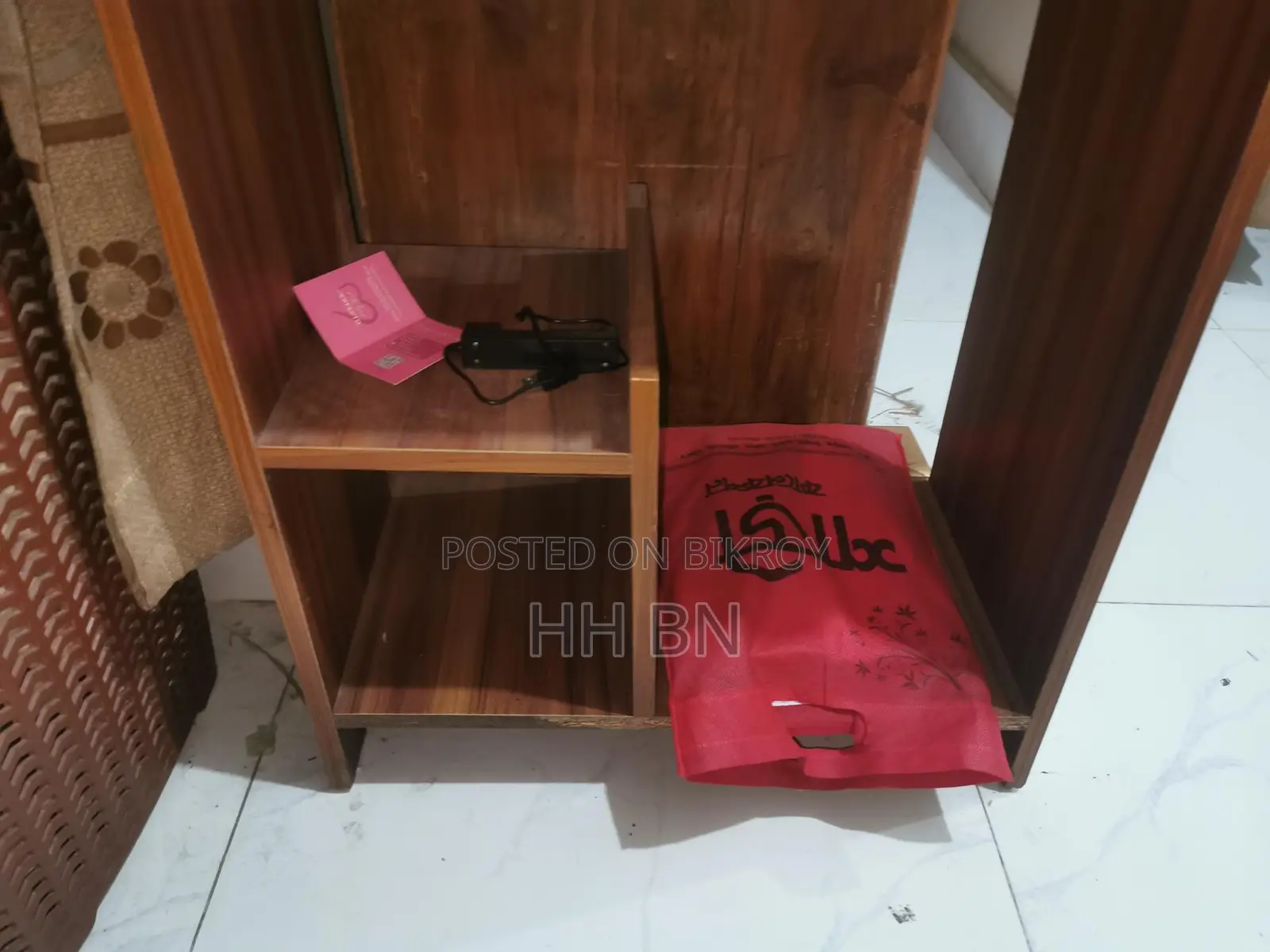 Pre-owned Table
