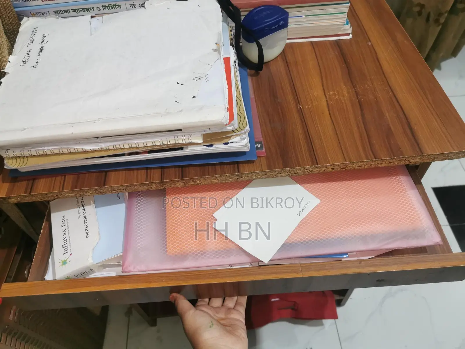 Pre-owned Table