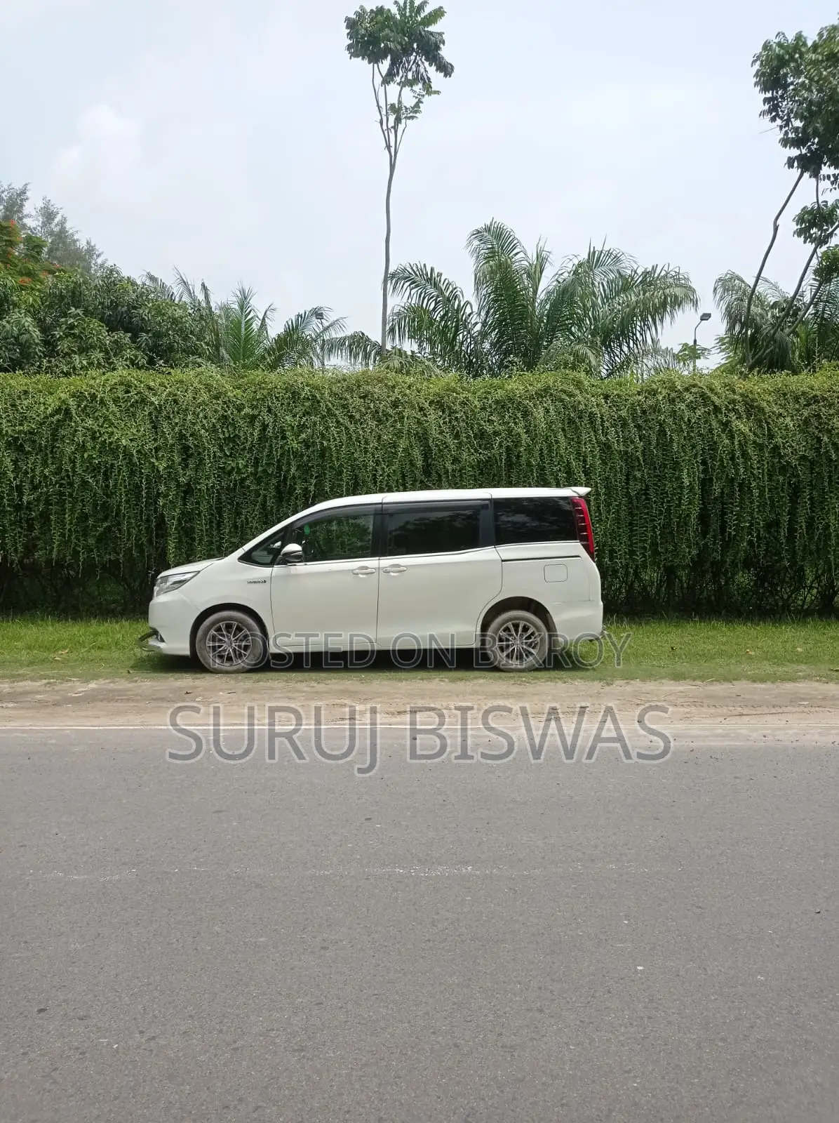 Toyota Noah x hybrid 2014