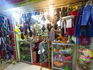 খুব পরিপাটি সুন্ধর, চালু দোকান বিক্রি হবে