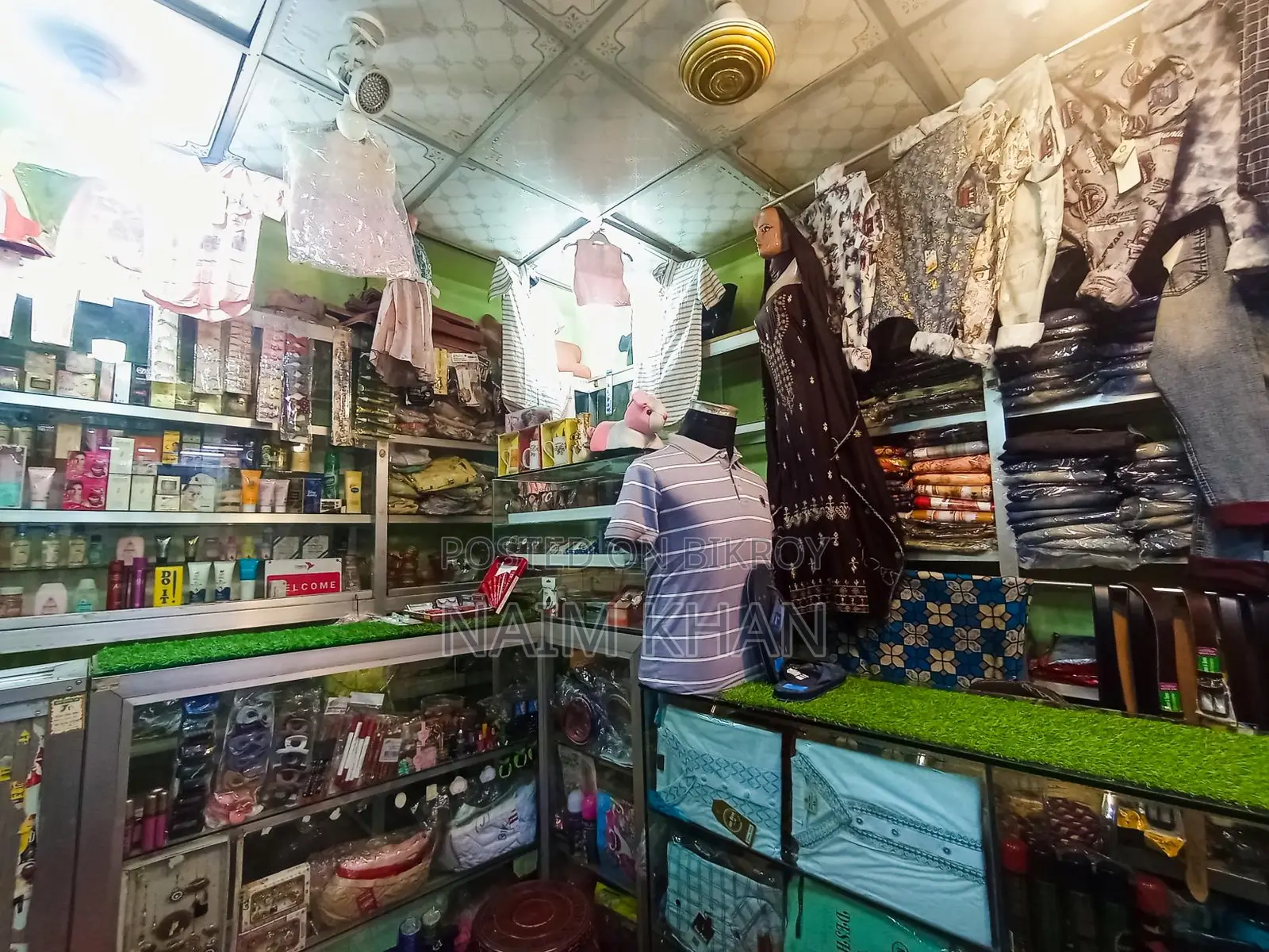 খুব পরিপাটি সুন্ধর, চালু দোকান বিক্রি হবে