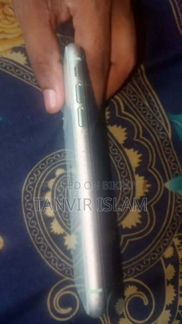 Apple iPhone 11 . (Used)