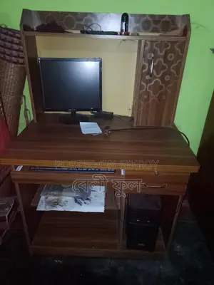 কম্পিউটার ডেক্স