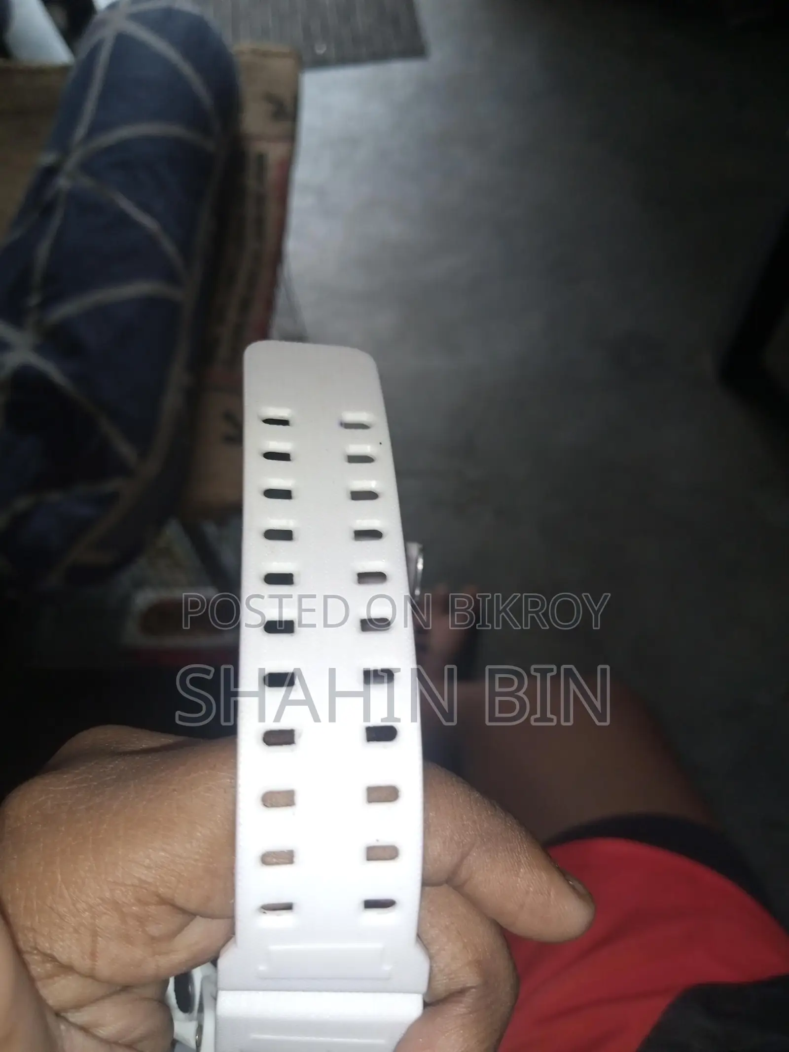 এই ঘড়িটি বিক্রয় করা হবে