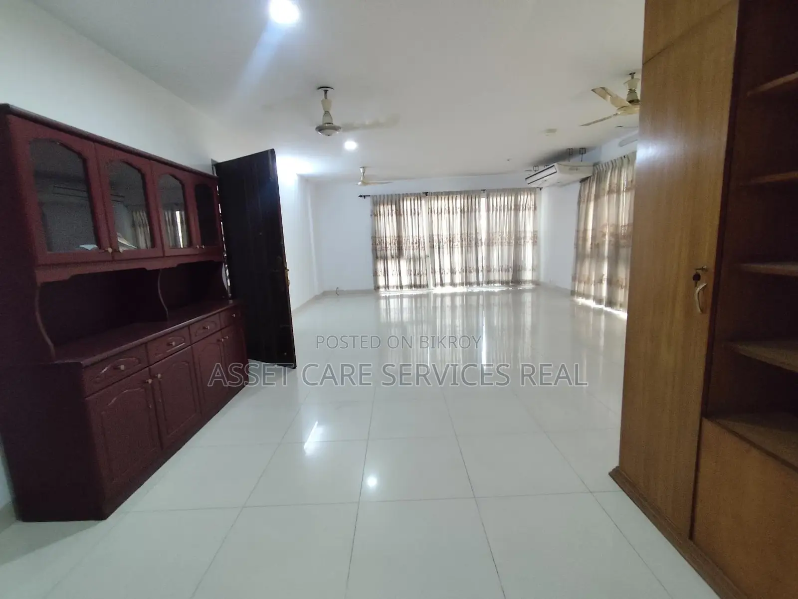 Baridhara Diplomatic Zone 3-Bed Semi-Furnished Apartment Rent