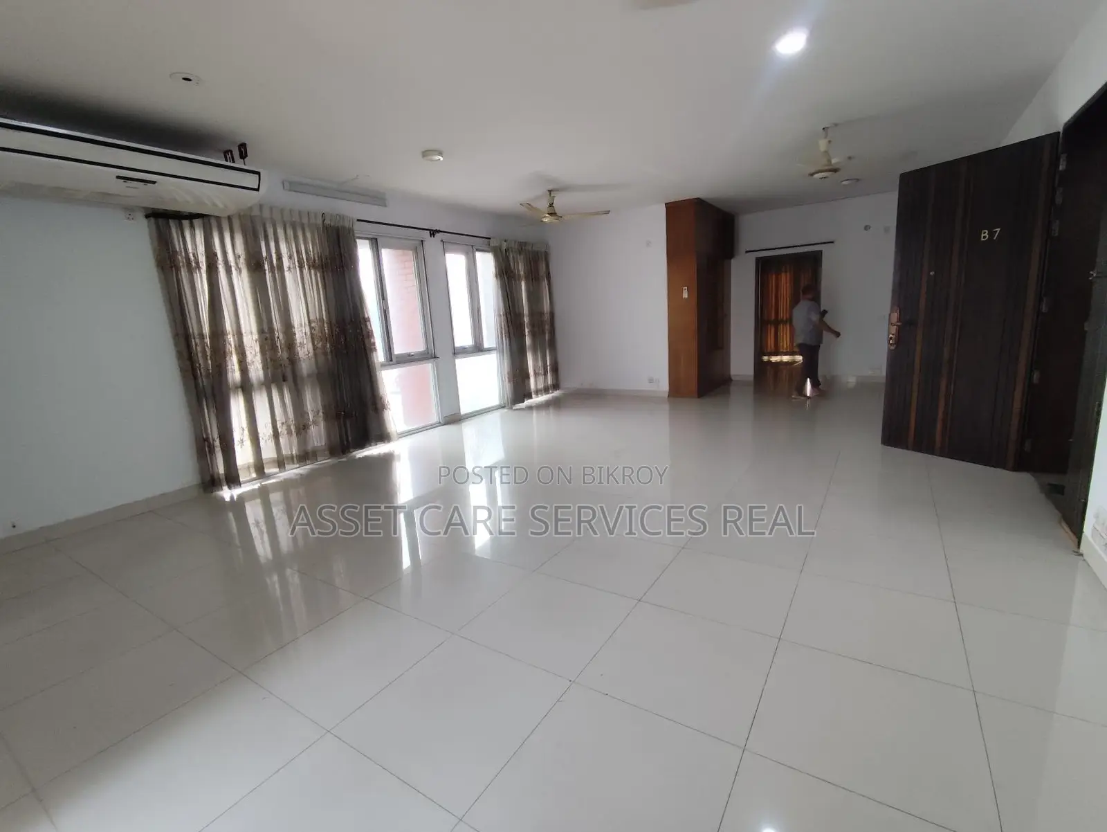Baridhara Diplomatic Zone 3-Bed Semi-Furnished Apartment Rent