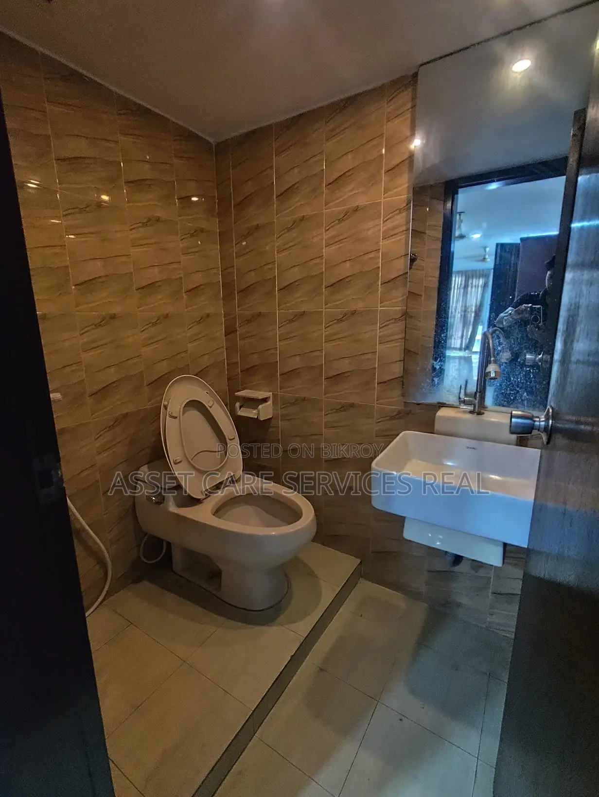 Baridhara Diplomatic Zone 3-Bed Semi-Furnished Apartment Rent