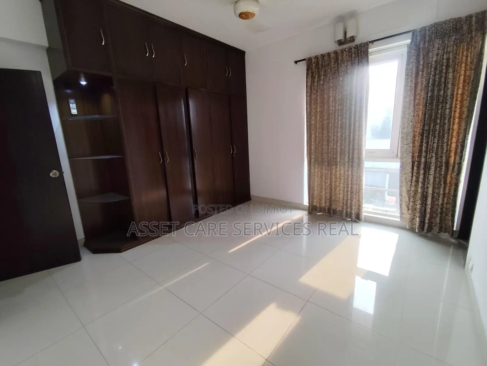 Baridhara Diplomatic Zone 3-Bed Semi-Furnished Apartment Rent