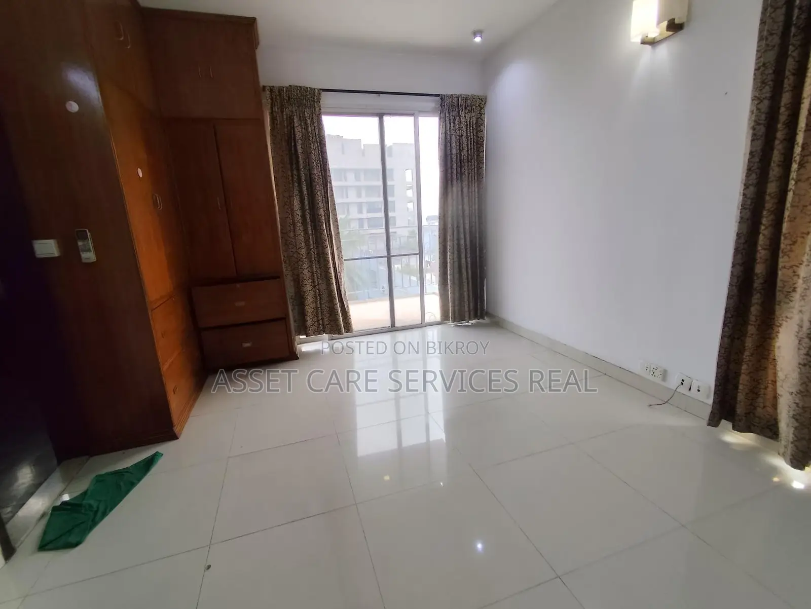 Baridhara Diplomatic Zone 3-Bed Semi-Furnished Apartment Rent