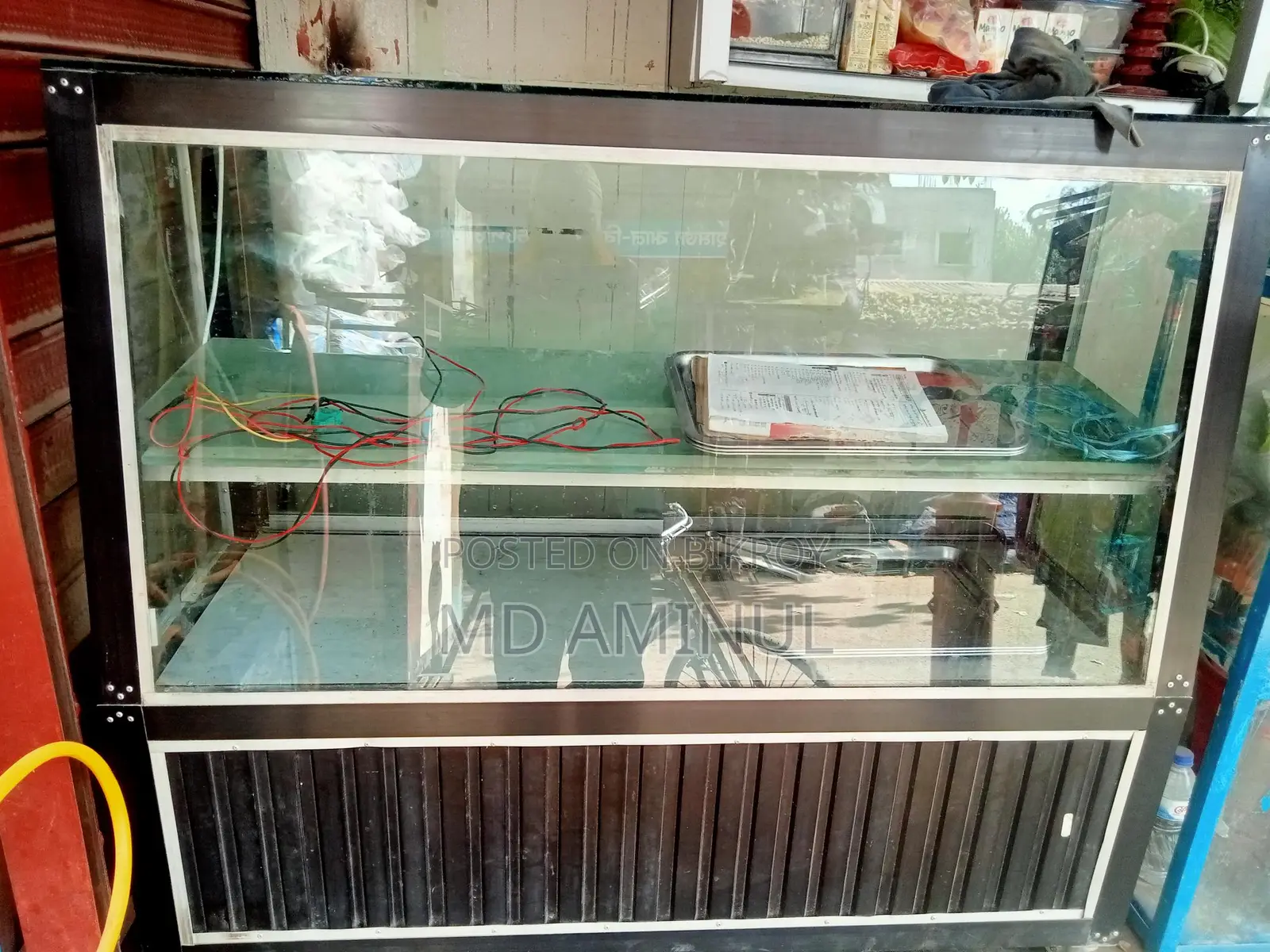 নাস্তা রাখার শোকেজ