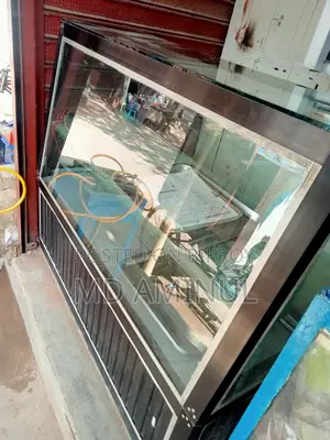 নাস্তা রাখার শোকেজ