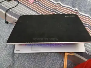 Toshiba satellite 15.6 AMD A8 Quad Core 8Gb TB Battery dead 15k