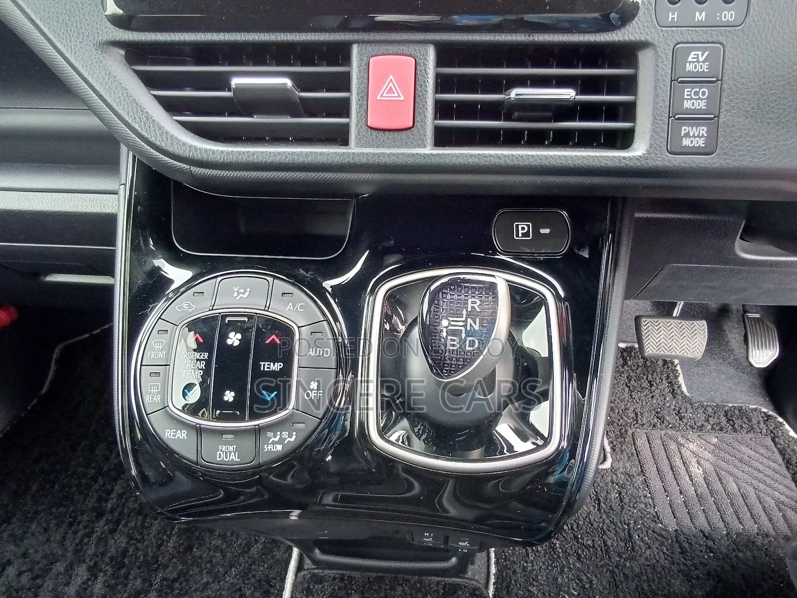 Toyota Noah SI WXB HYBRID 4.5 2021