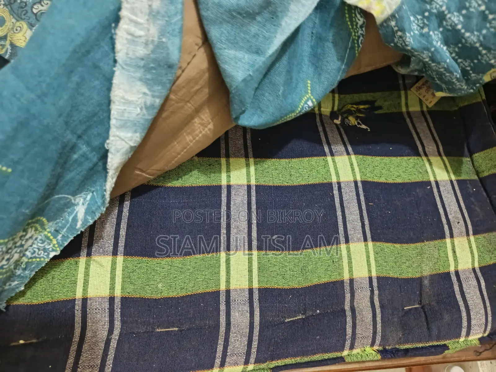 সুন্দর একটা খাট + জাজিম
