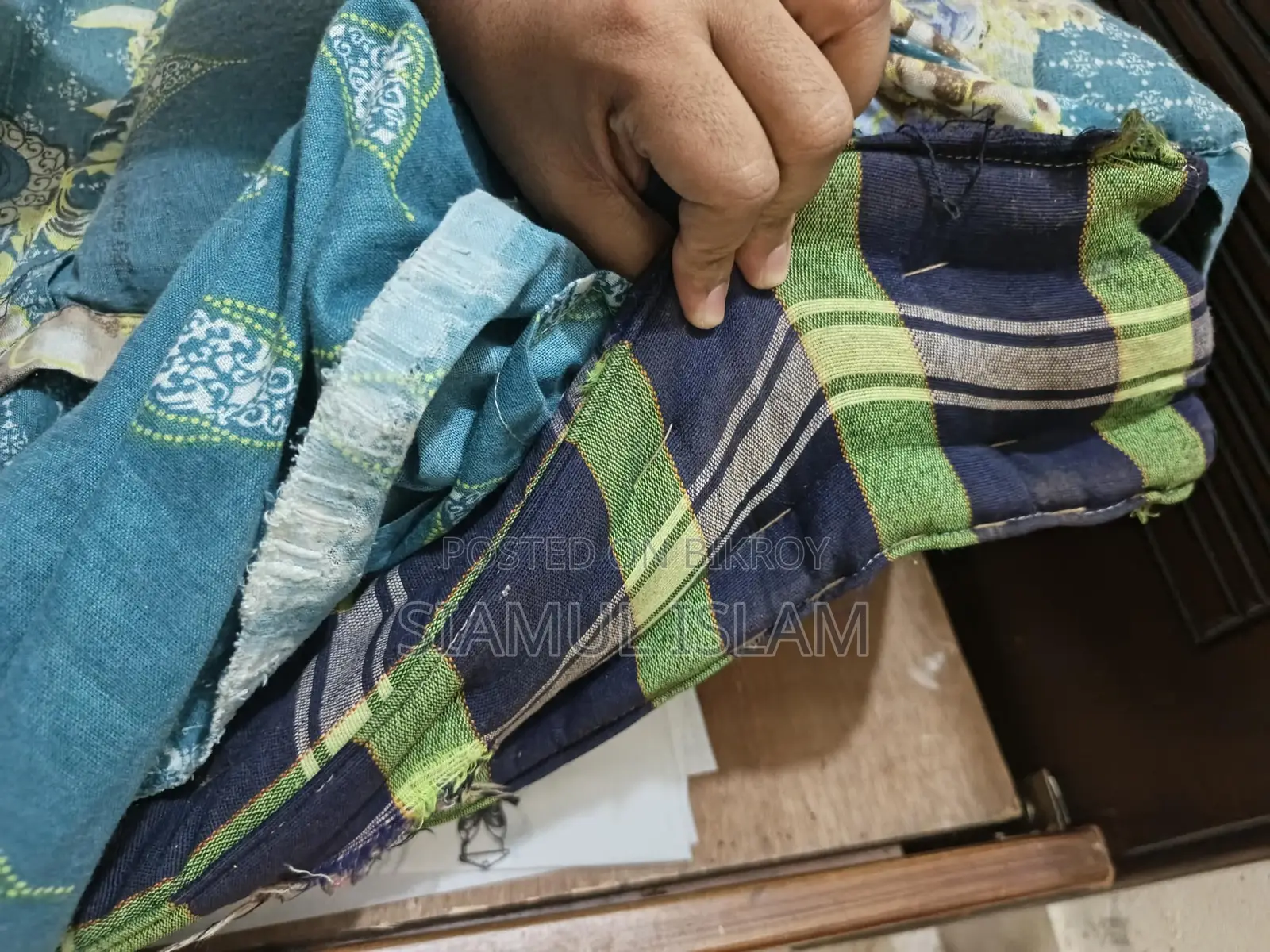 সুন্দর একটা খাট + জাজিম