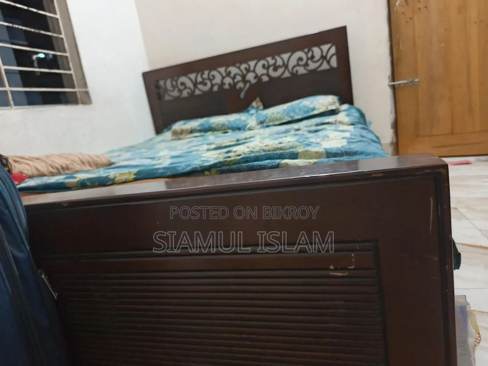 সুন্দর একটা খাট + জাজিম
