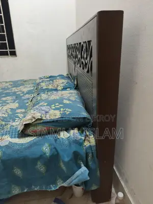 সুন্দর একটা খাট + জাজিম