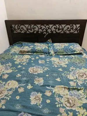 সুন্দর একটা খাট + জাজিম