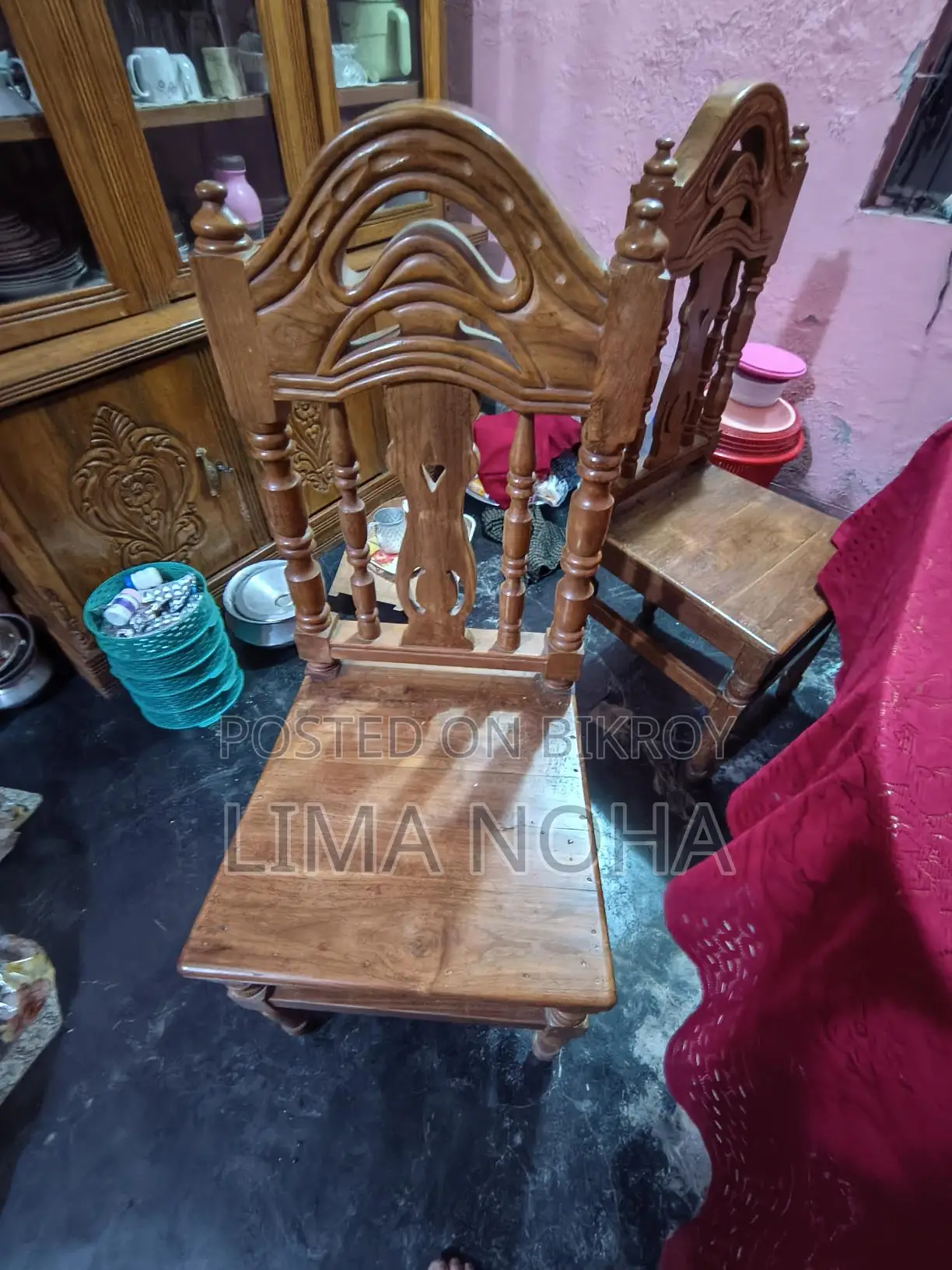 ডাইনিং টেবিল