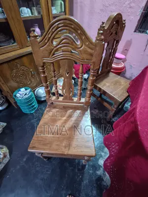 ডাইনিং টেবিল