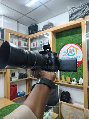Canon 70D with 75-300 zoom lens...