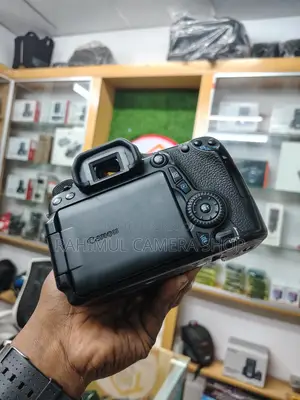 Canon 70D with 75-300 zoom lens...