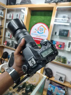 Canon 70D with 75-300 zoom lens...