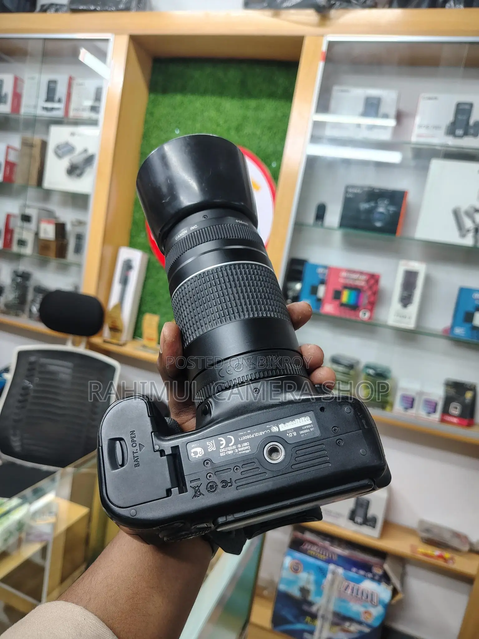 Canon 70D with 75-300 zoom lens...