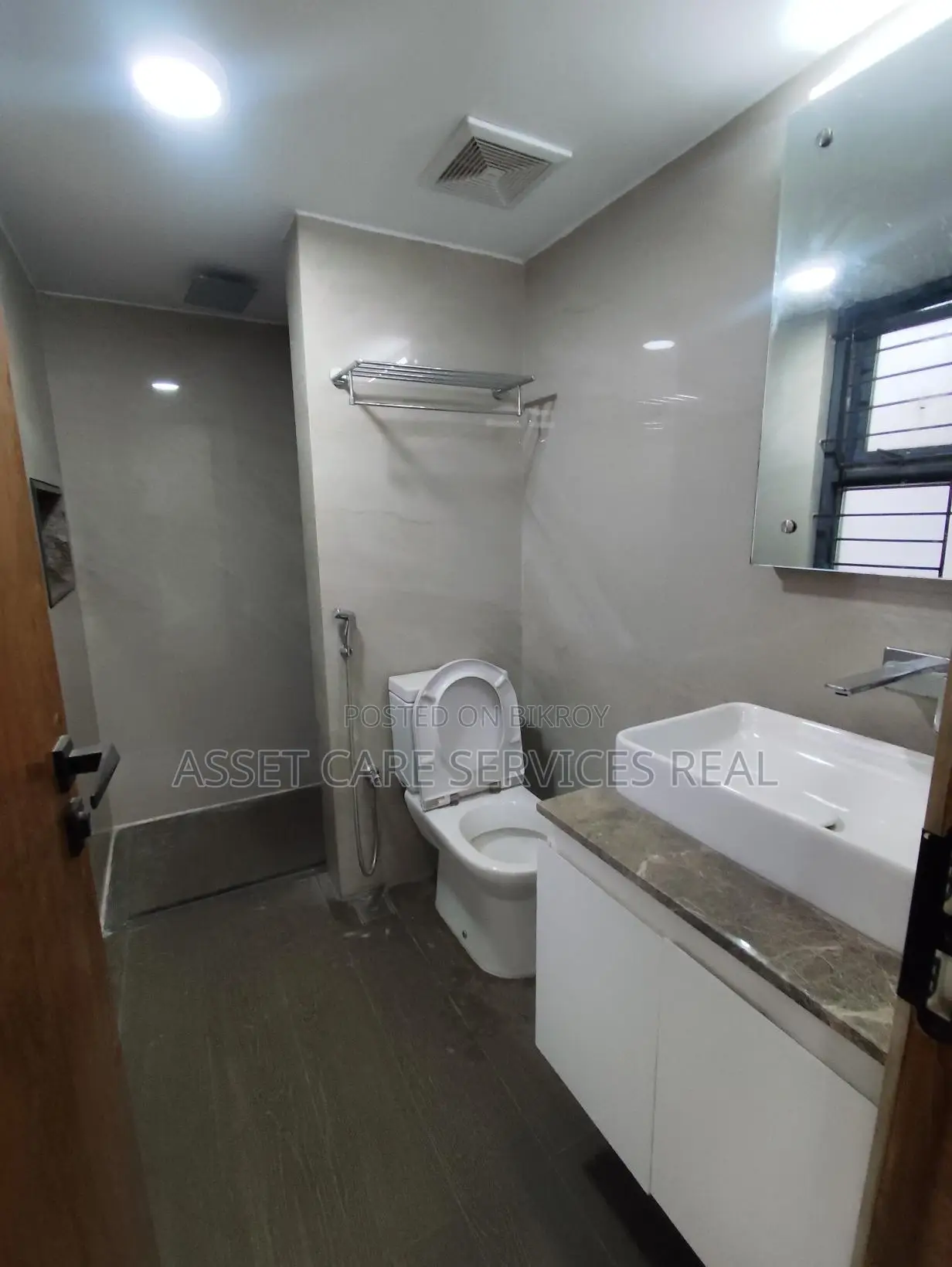 2950-Sqft Semi Furnished Office Space Rent In North Banani